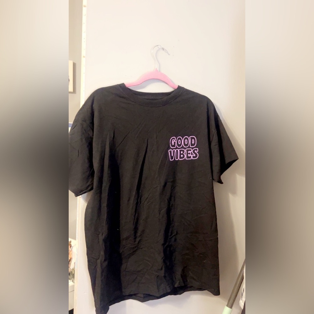 “good vibes” shirt